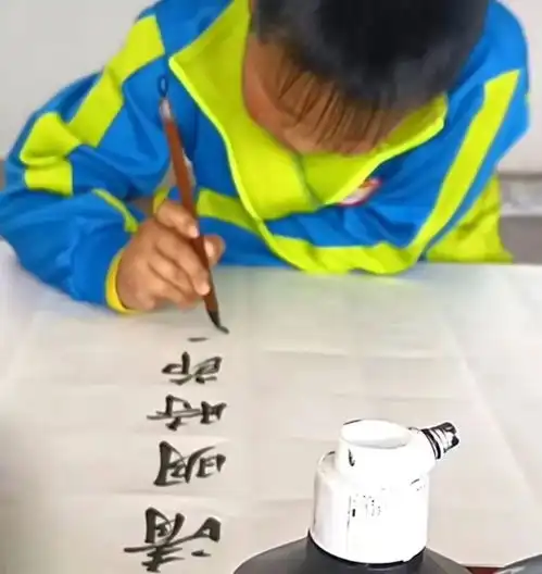 12岁小学生一手好字爆红,网友好评如潮