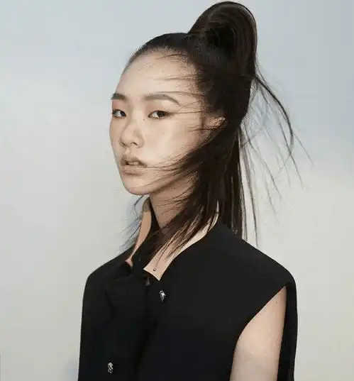 小s的女儿长开了,网友曾经嫌她丑如狗,如今沦陷她的颜值