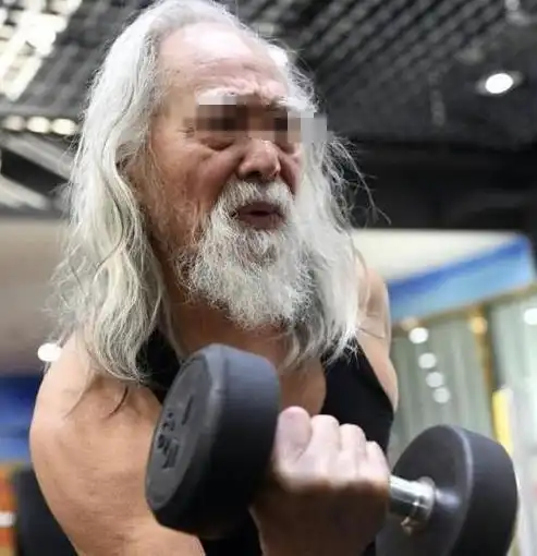 躺平就对了,70多岁健身达人彭伯突然离世,给我们的警醒够不够