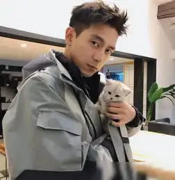 李现大学女友曝光看清她的正脸照,网友这眼光太毒了吧
