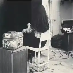 背影黑白发型女生头像