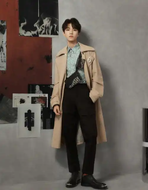 王俊凯亲口感谢粉丝,穿棕茶色西装干净利落,这样的他谁能不爱