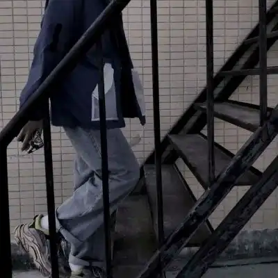 干净部位男头借着我正爱你的风男生头像我要个性网