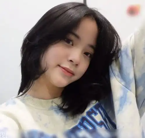 欧阳娜娜晒短发造型,气质秒变成熟,皮肤状态太显嫩了