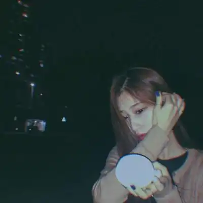 微信个性头像女生气质高冷华丽的外表隐藏着一颗冷酷的心