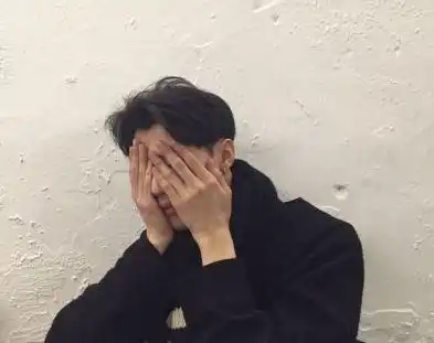 丈夫出国两年,妻子却在家怀孕,瞥见妻子朋友圈,丈夫感动不已