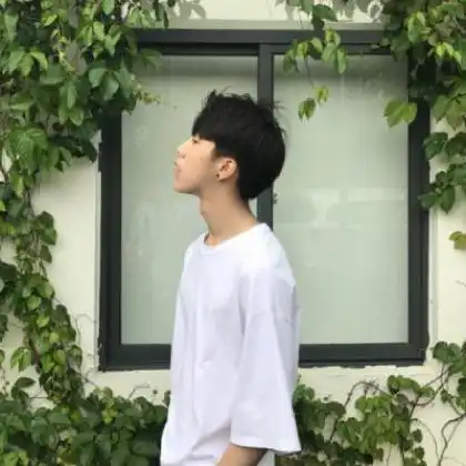 干净清新超帅的男生头像高清,全部是穿着夏天的衣服的