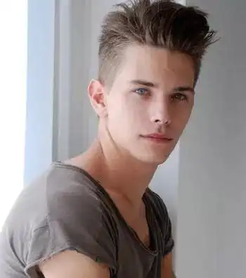 男生有这4个标志,很适合刘背头,很帅