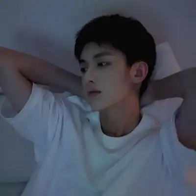 男生头像成熟稳重又很帅气累了看爸妈倦了想前程