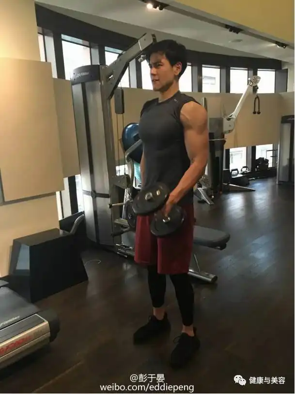 吴彦祖吴尊年近40不发福的秘密原来肌肉才是男神的保鲜防腐剂