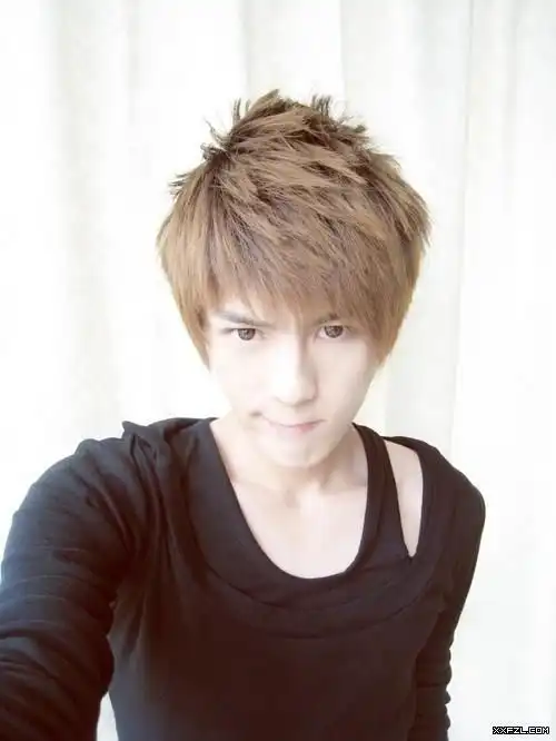 钻石型脸型配什么发型18岁年轻小伙娃,1.75cm70公斤