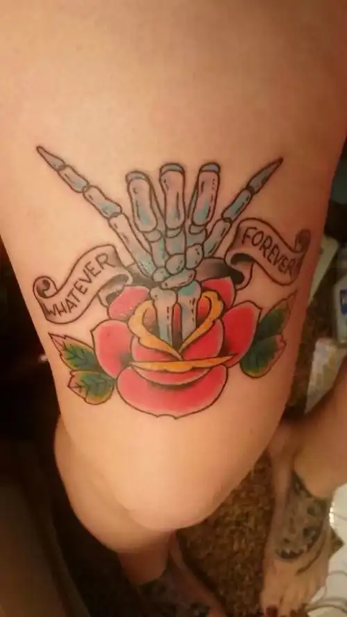 花臂还不够刺激,那就来个花腿吧