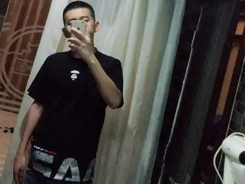 从这个不露脸的照片看,这个男生是什么类型的