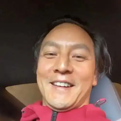 看吴彦祖近照人真的不能秃才45岁他就已经初现苏大强的轮廓了