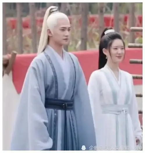 杨洋曝少年写真,足够英姿飒爽,不知他喜欢迪丽热巴还是赵露思