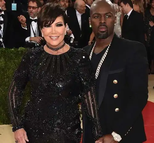 做卡戴珊姐妹的男友是什么感觉哈登很疲惫,而他38岁胡子白了