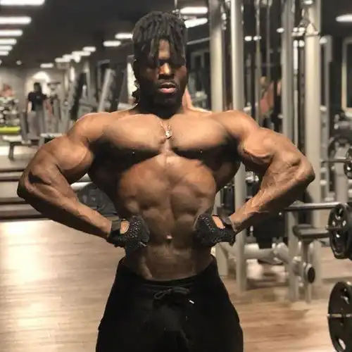 护士练成肌肉猛男,再夺得自然健美大赛冠军,曾穷到蛋白粉都吃不起