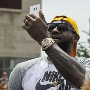 中国品牌请nba球星代言几个亿汤神最良心,匹克拿半年利润请他