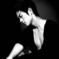 昏暗伤感的男生黑白头像