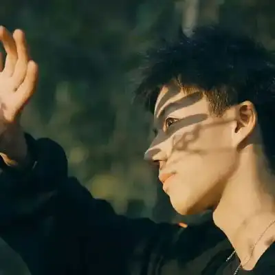 2023清冷温柔帅气男生图片