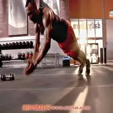 男人们你们能做多少个击掌俯卧撑我最多30多个,我想知道练背后击掌要有什么样的基础