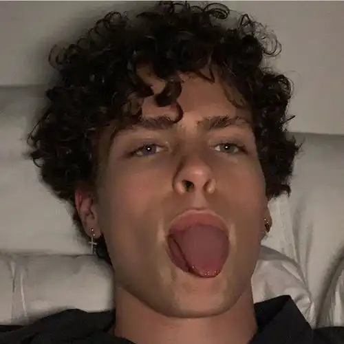 男头欧美个性人总是太执着于第一眼看上的东西