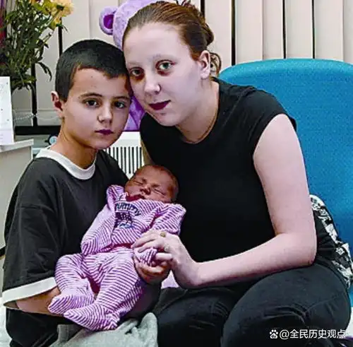 2009年英国13岁男孩当父亲,抚养女儿一年后,鉴定结果让他崩溃