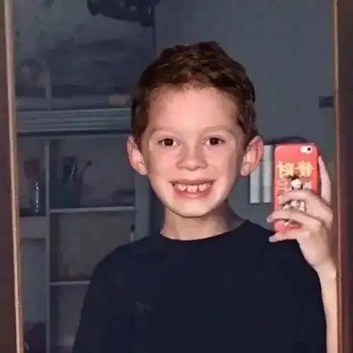 来一波调皮的头像