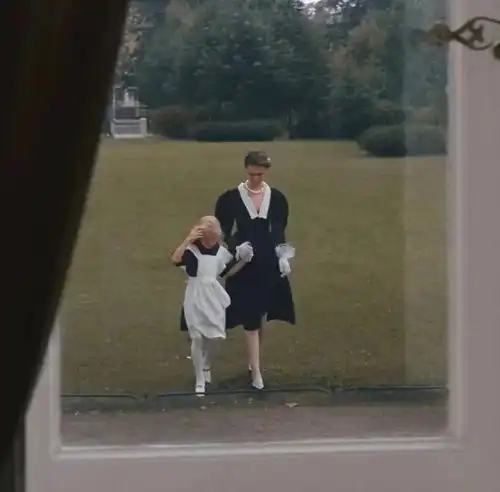 背景云烟已归海,陪伴成告白