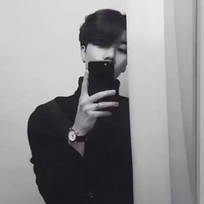 抖音最火情侣头像黑白最新版一对拥抱你时月很圆