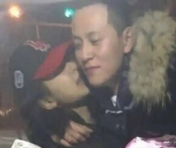 以谋男郎身份出道,与杨紫恋爱超甜蜜的秦俊杰变性感女郎