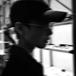 今天早点睡,想见你久一点