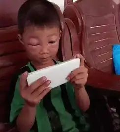不让玩手机我就去死14岁男孩连砍自己6刀,背后的真相让无数家长深思