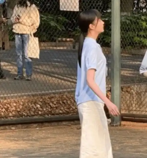 关晓彤曾少年路透与张一山毫无cp感,无精修生图更引热议