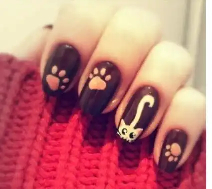 简单实用的玖红色指甲油的涂抹及搭配学生如何自己在家搭配及涂抹