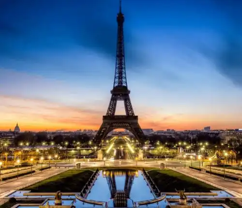 埃菲尔铁塔建造时的非议