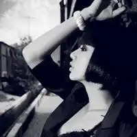 看到就让人心如刀绞的伤感黑白头像