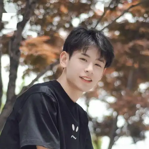 电竞帅哥大集合,无畏伞兵小鬼同台,眼球得到净化了