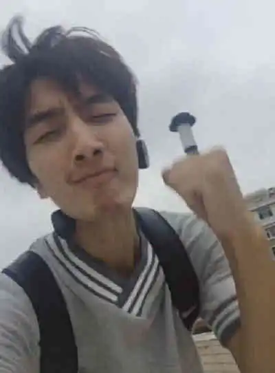 矮矬穷还胡子邋遢的他,竟一跃成为抖音新男神网友女人都瞎啦