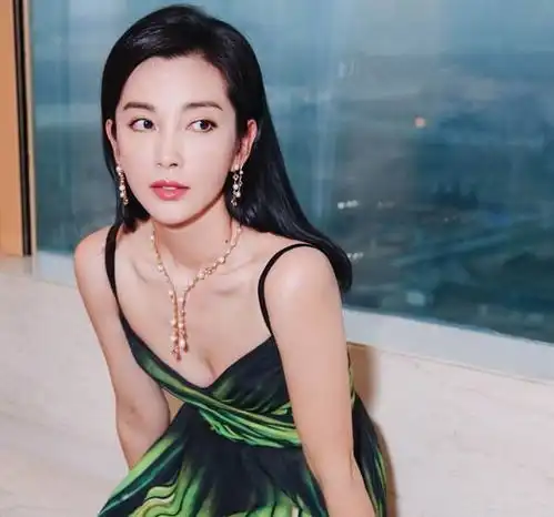 37岁学英语,45岁征服好莱坞男神,她实力证明越努力,越幸运李冰冰