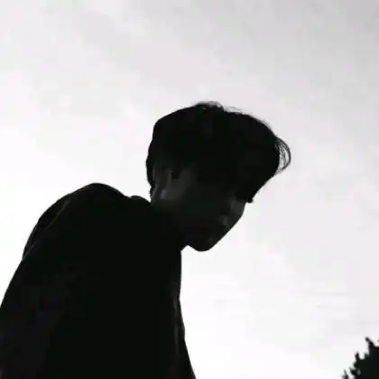 充实自己做一个干净人,男生黑白头像帅气冷酷