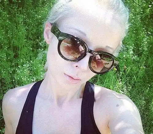 乌克兰真人芭比天使面孔魔鬼身材,爆火后否认整容,没有男朋友