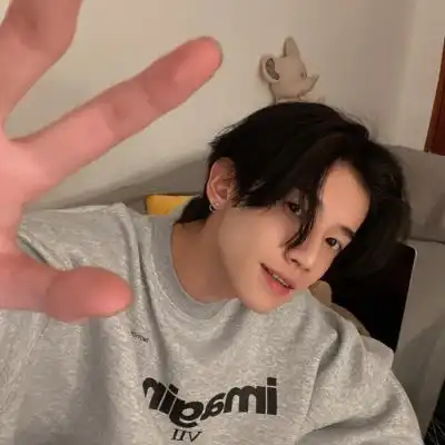 ins小清新文艺范男头世界很暗然男生头像我要个性网