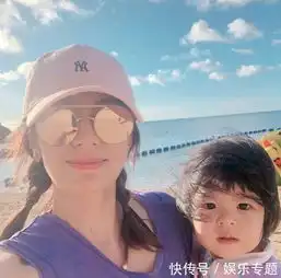 45岁贾静雯出席活动皮肤状态差,卷毛头白连衣裙老态尽显