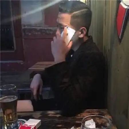 帅气男生头像孤独感的,清醒地看着自己沦陷