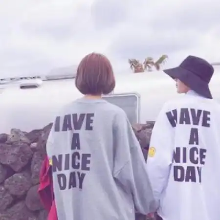 2020高清微信情侣背影头像一对两张分开