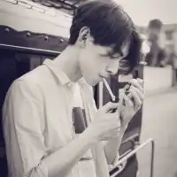 帅气男生杂头一辈子很短,我愿意和你将错就错qq头像