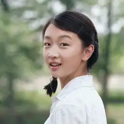 周冬雨毕业照曝光与男友田明鑫俏皮合影