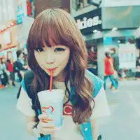 花季少女的qq头像心里的痛谁会去惦记