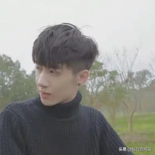 表白前性格变化超级大的星座男
